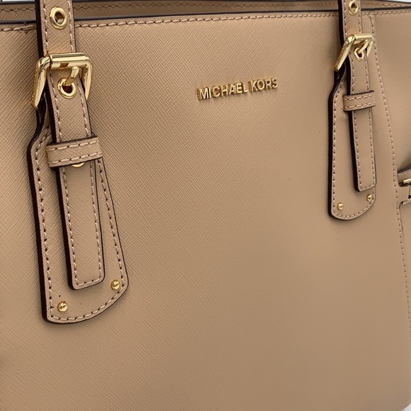 MICHAEL KORS Voyager EAST WEST TOTE OYSTER COLOR - Picture 14 of 16